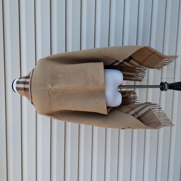 BURBERRY LARGE CHECK REVERSIBLE WRAP STOLE SCARF WITH POCKETS 100% CASHMERE - Picture 4 of 9